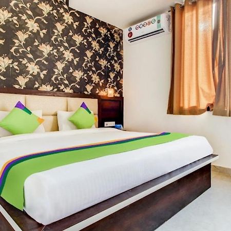 Hotel Blossom Rooms - Fully Ac Tājganj Buitenkant foto